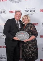 Bob Somers and Kristen Shovlin receiving a Travel Weekly award.