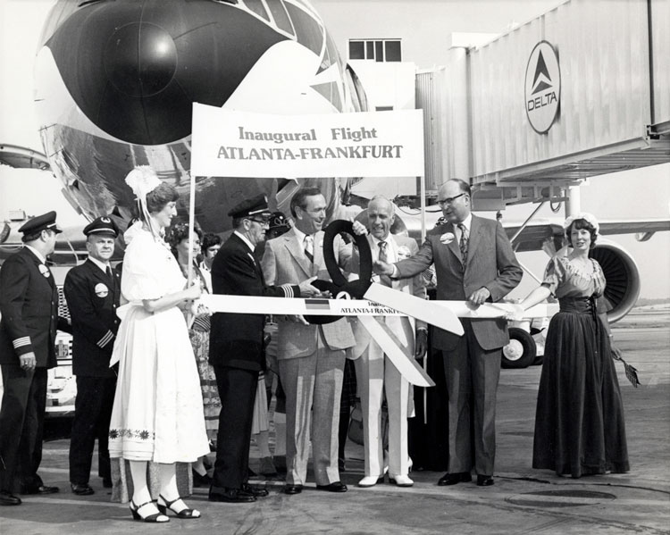 Delta celebrates 40th anniversary to Frankfurt