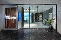  HND Delta Sky Club Entrance