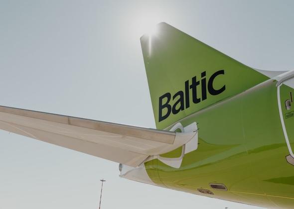 airbaltic plane